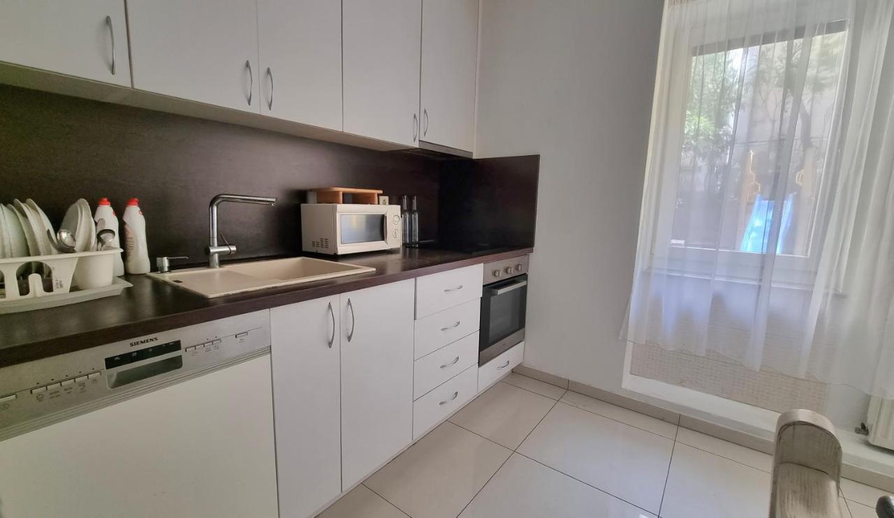 Spacious Apartment In City Center Bratislava Exteriör bild