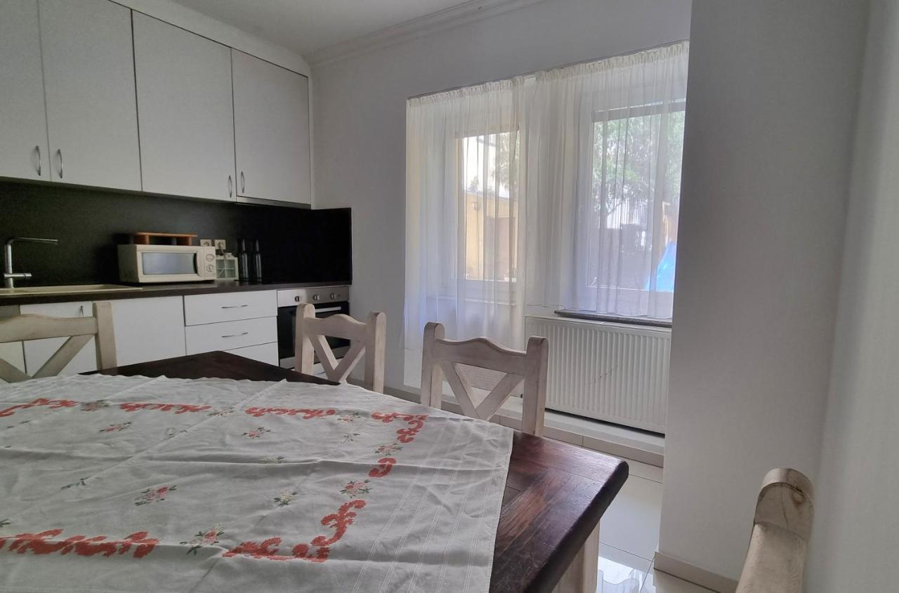 Spacious Apartment In City Center Bratislava Exteriör bild