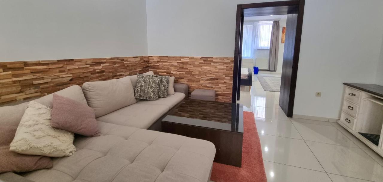 Spacious Apartment In City Center Bratislava Exteriör bild