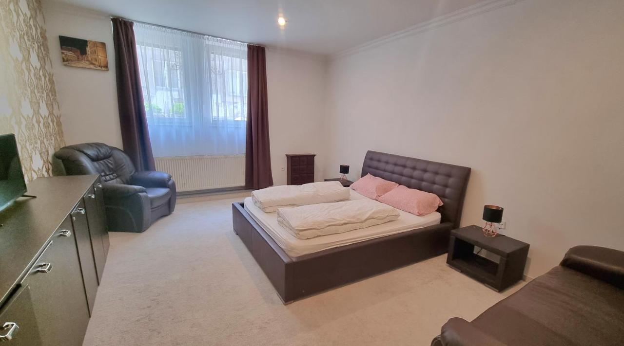 Spacious Apartment In City Center Bratislava Exteriör bild