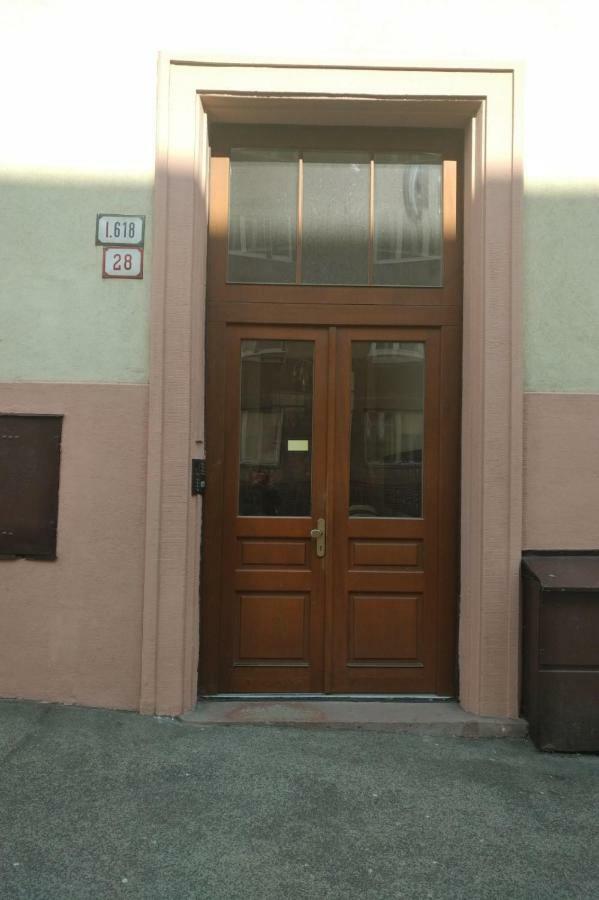 Spacious Apartment In City Center Bratislava Exteriör bild