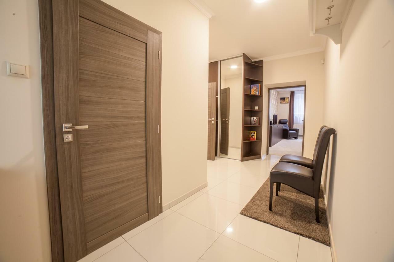 Spacious Apartment In City Center Bratislava Exteriör bild